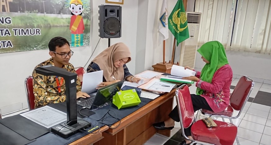 Pelaksanaan Layanan Arsip Keluarga (Restorasi dan Digitalisasi Arsip Keluarga / LASIGA) di Kelurahan Cilangkap tanggal 26-27 Juni 2024 #4