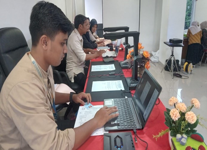 Pelaksanaan Layanan Arsip Keluarga (Restorasi dan Digitalisasi Arsip Keluarga/LASIGA) di Kelurahan Jatinegara 24-25 Juni 2024 #2