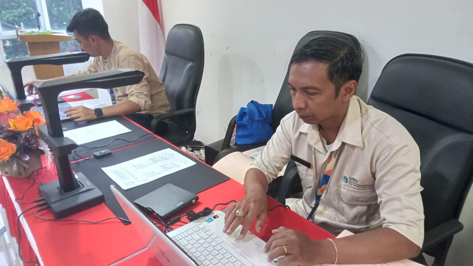 Pelaksanaan Layanan Arsip Keluarga (Restorasi dan Digitalisasi Arsip Keluarga/LASIGA) di Kelurahan Jatinegara 24-25 Juni 2024 #4