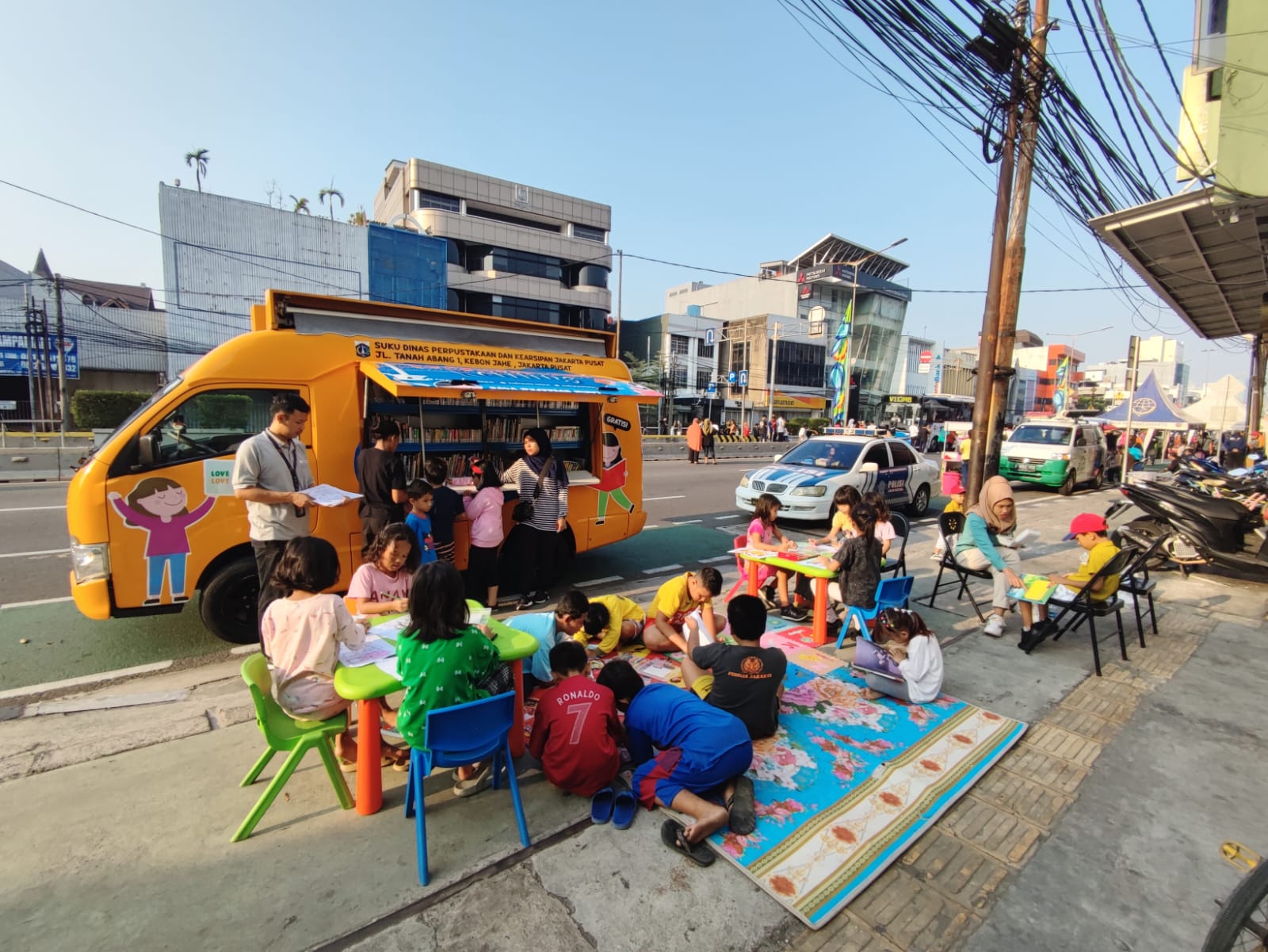 Suku Dinas Perpustakaan dan Kearsipan Jakarta Pusat kembali melayani masyarakat Jakarta Pusat dan menjadi bagian dari pelaksanaan kegiatan Hari Bebas Kendaraan Bermotor (HBKB) di Jalan Suryopranoto