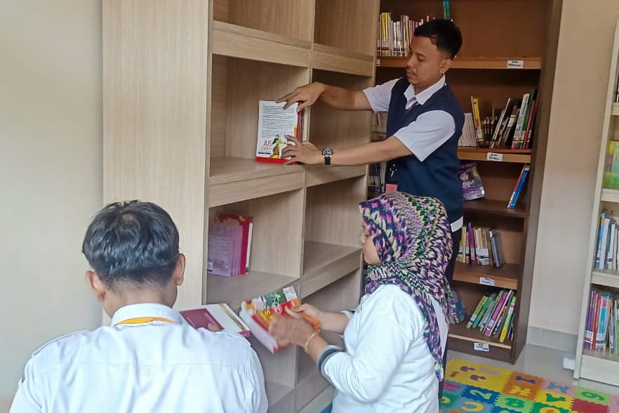 Tingkatkan Minat Baca Anak, Sudin Pusip Distribusikan Rak dan Buku ke 50 RPTRA Jakpus