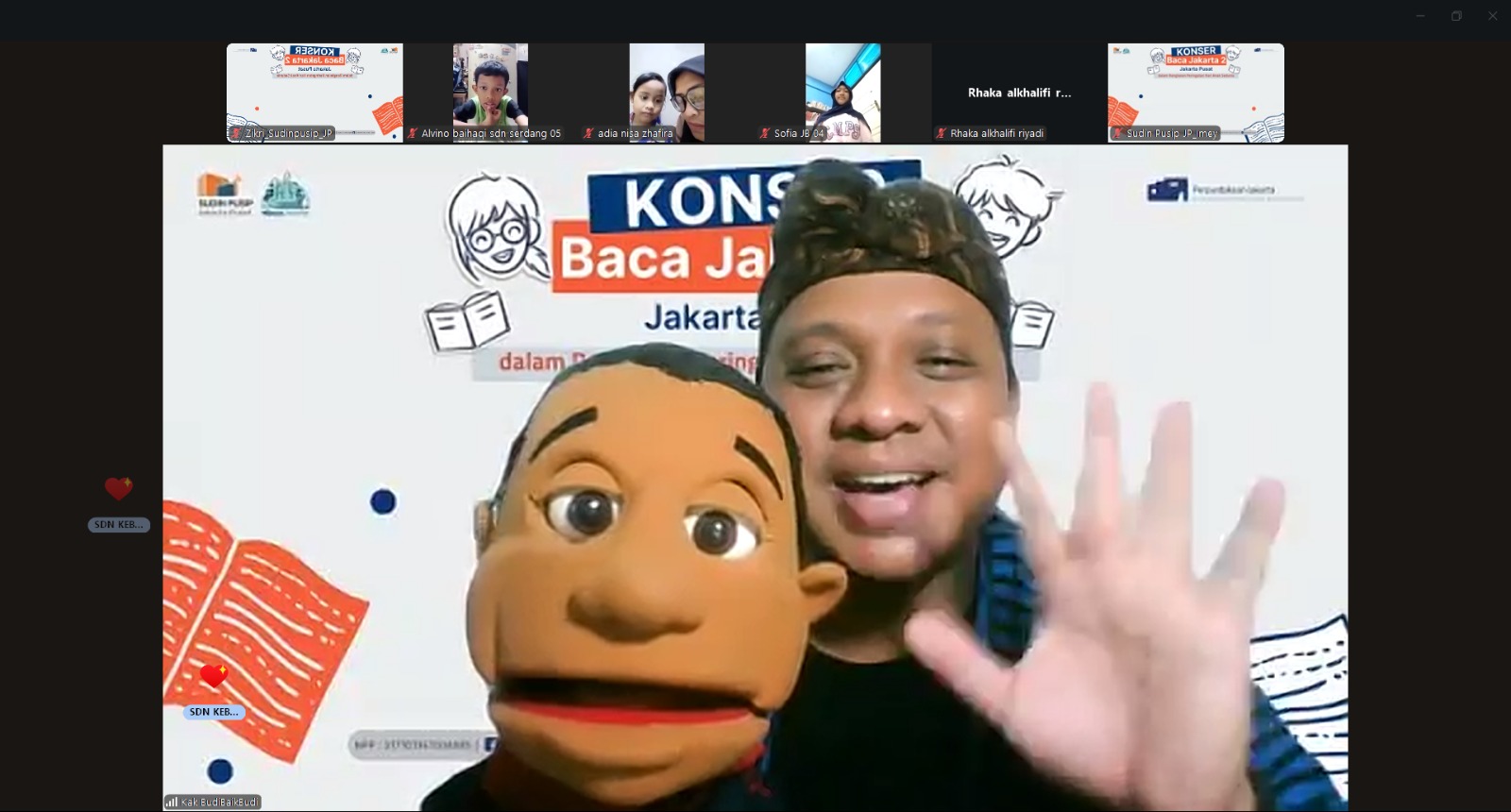 kak-budi-seorang-pendongeng-yang-dikenal-mampu-menghidupkan-imajinasi-anak-melalui-cerita-cerita-penuh-nilai-di-konser-baca-jakarta-tahap-ii-2025