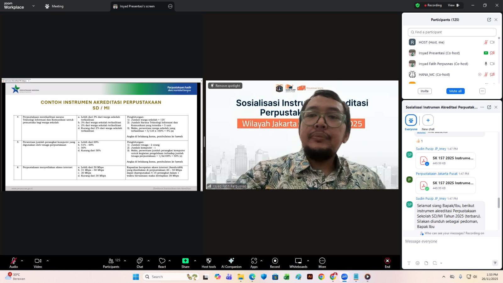 Narasumber Memberikan Materi kepada Peserta Sosialisasi