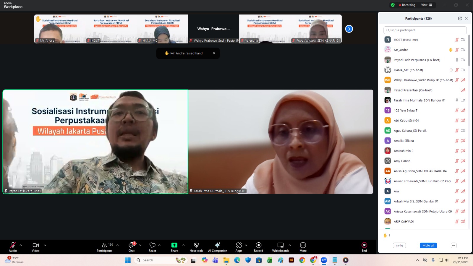Peserta Bertanya kepada Narasumber
