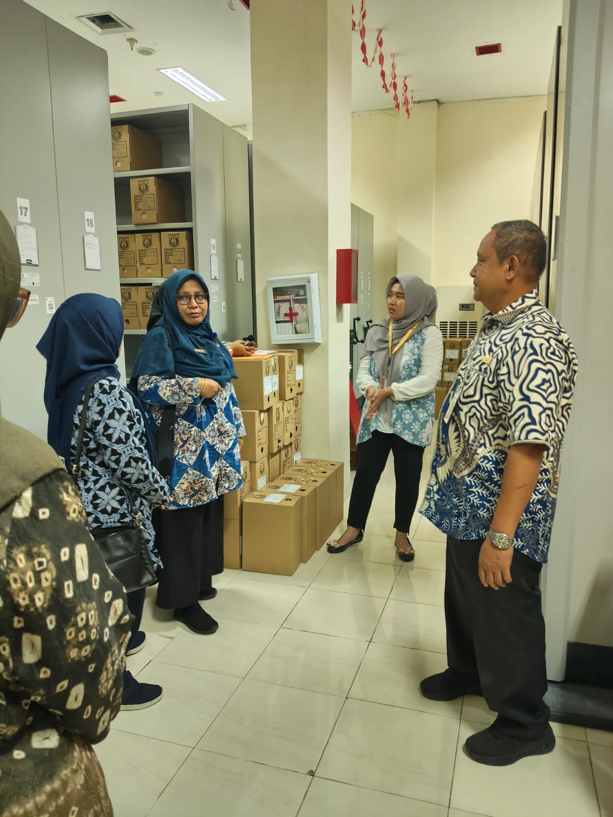 Kunjungan ke Depo Arsip di Lantai 4