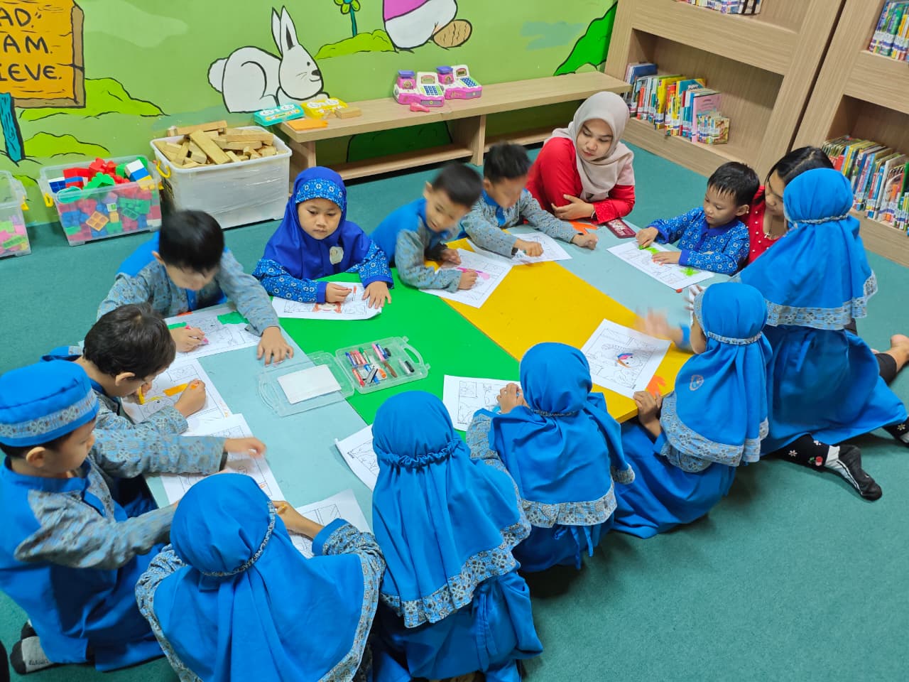 Aktivitas Mewarnai Bertema Dongeng