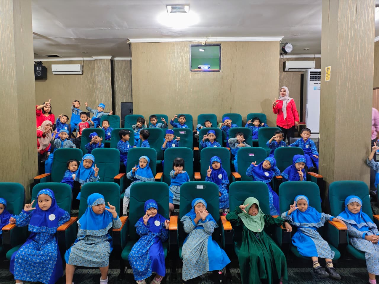 Aktivitas Menonton Film Edukasi